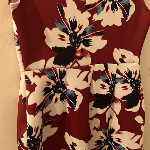 Beautiful great condition like new simply styled dress size small - Picture 7 of 7